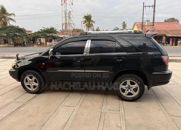Toyota Harrier 2002 Black