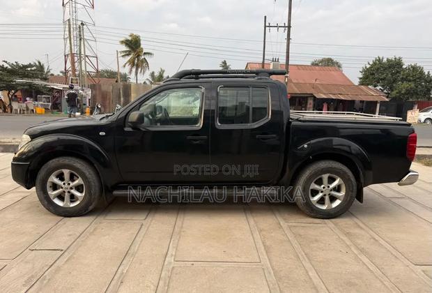 Nissan Navara 2008 Black