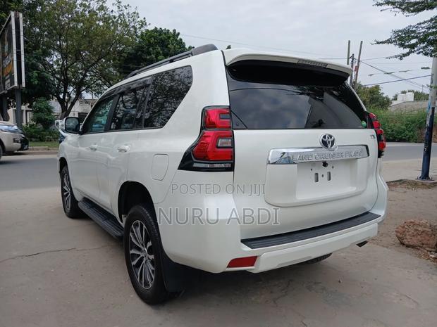 Toyota Land Cruiser Prado 2019 White