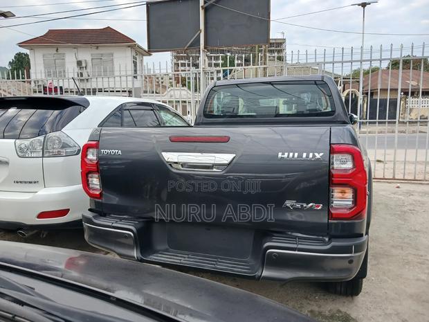 New Toyota Alphard 2025 Gray