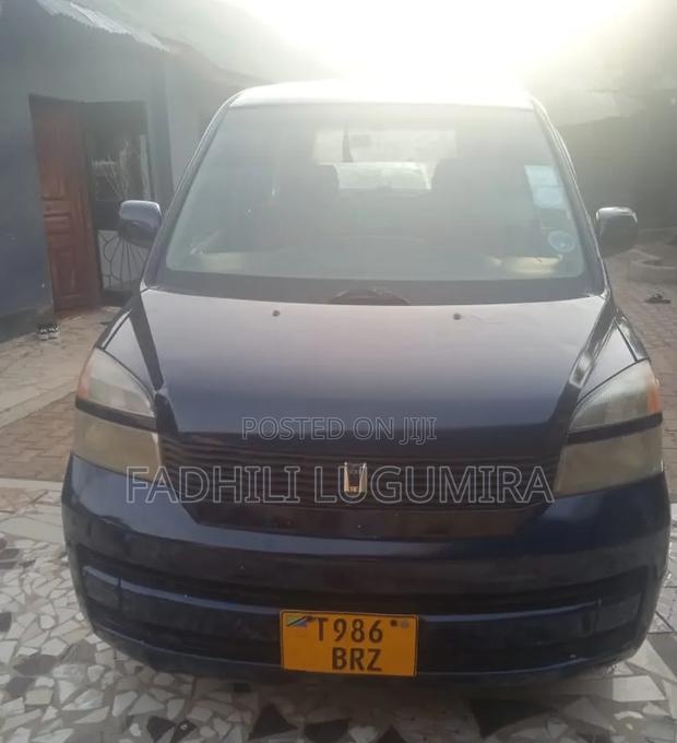 Toyota Noah 2001 Blue