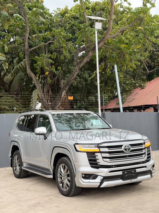 Toyota Land Cruiser 2024 Silver