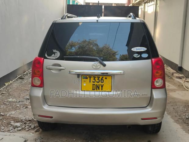 Toyota Raum 2004 Gold