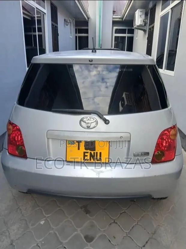 Toyota IST 2005 Silver