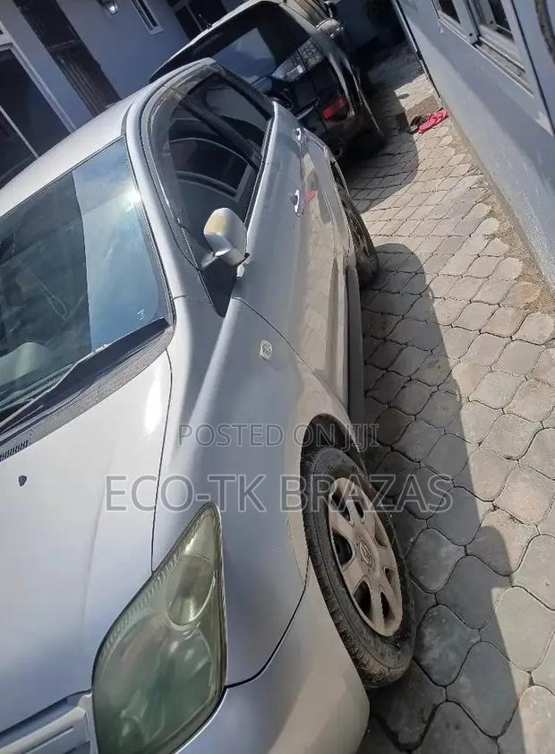 Toyota IST 2005 Silver