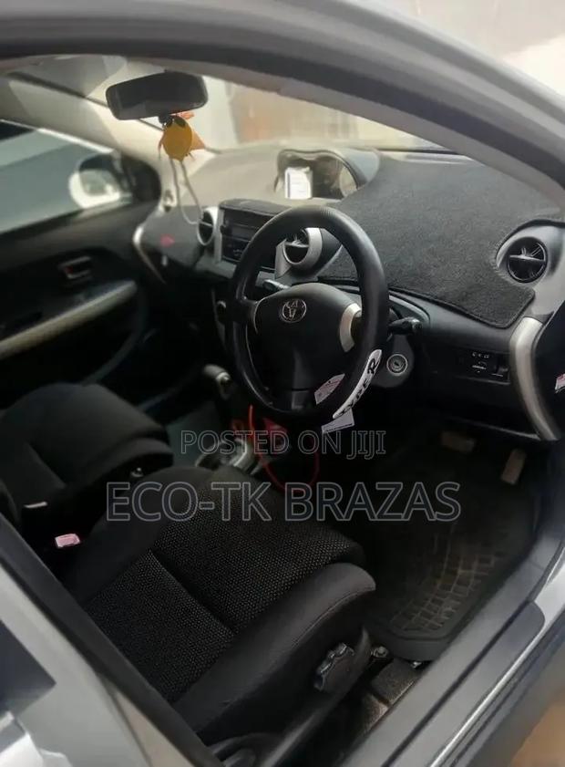 Toyota IST 2005 Silver