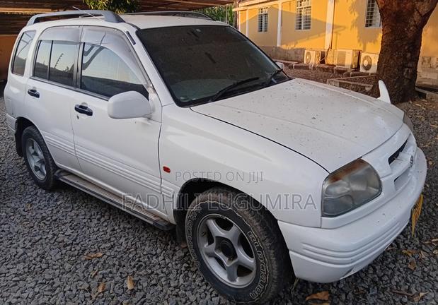 Suzuki Escudo 2003 White