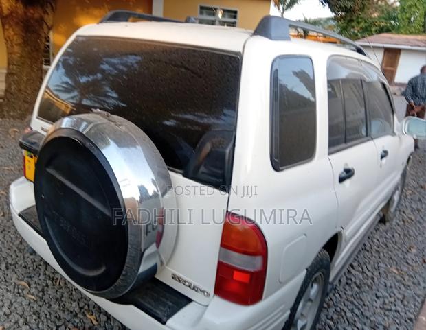 Suzuki Escudo 2003 White
