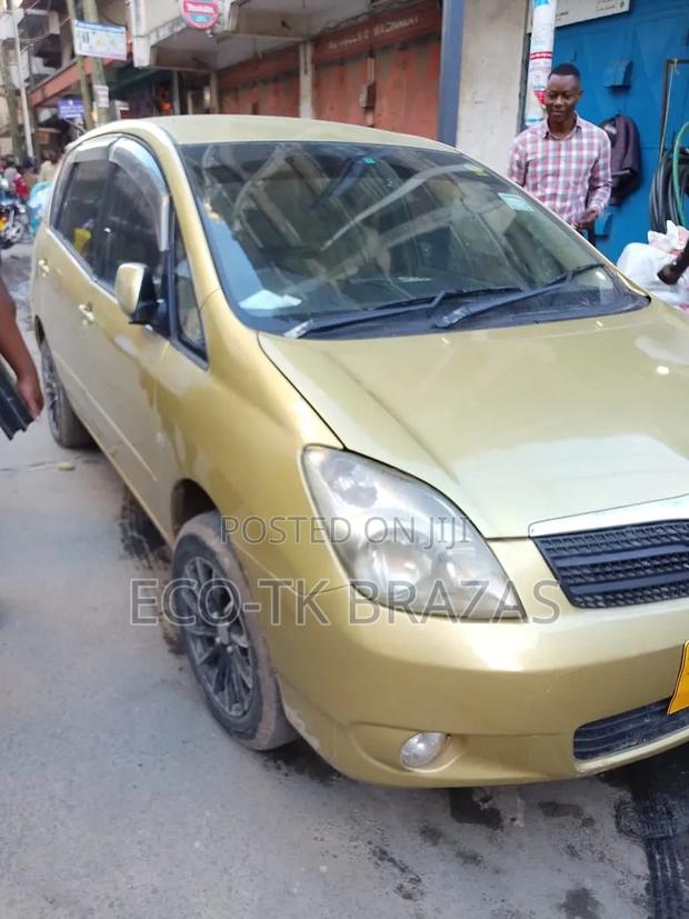 Toyota Corolla Spacio 2003 Gold