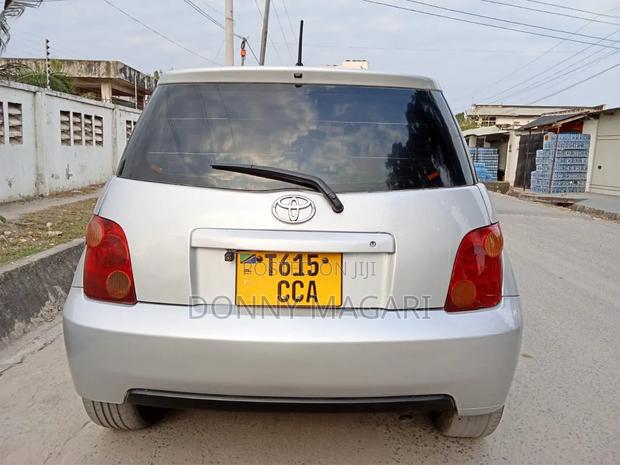 Toyota IST 2004 Silver