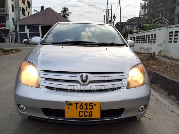 Toyota IST 2004 Silver