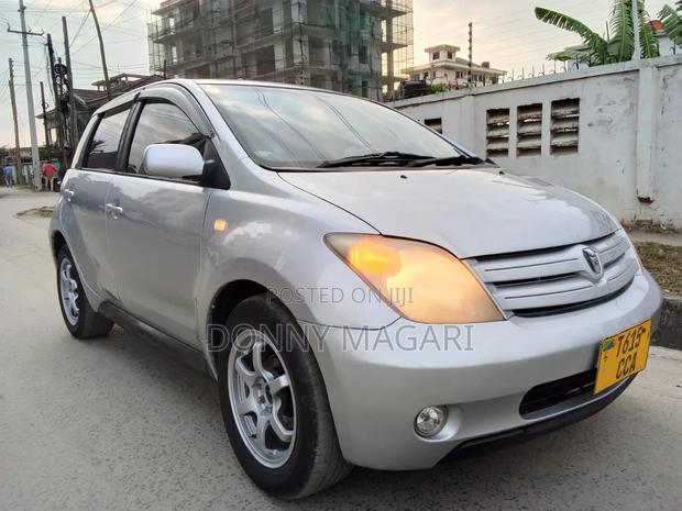 Toyota IST 2004 Silver