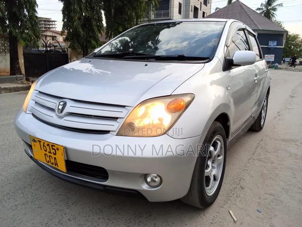 Toyota IST 2004 Silver