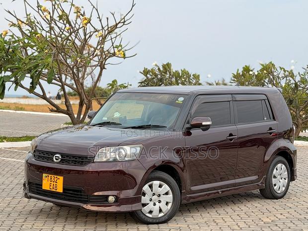 Toyota Corolla Rumion 2010 Maroon