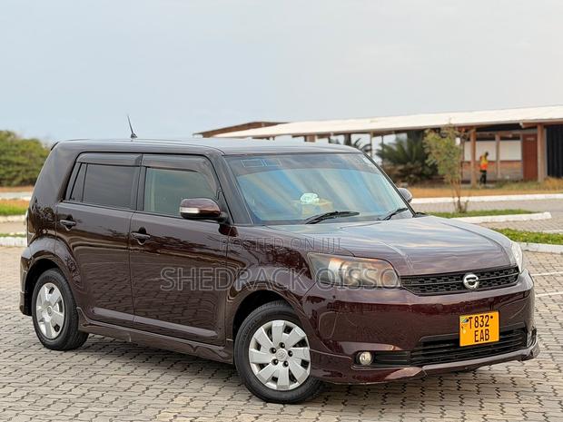 Toyota Corolla Rumion 2010 Maroon