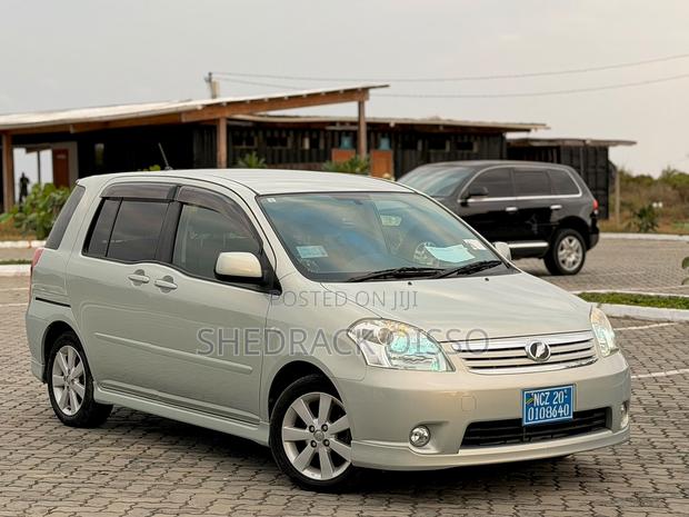 Toyota Raum 2006 Blue