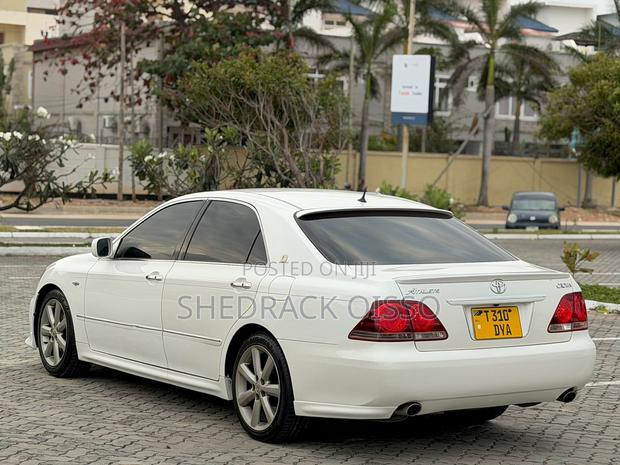 Toyota Crown 2006 White
