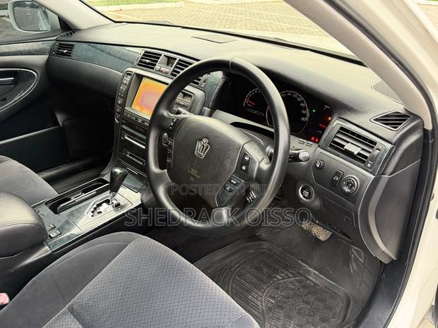 Toyota Crown 2006 White