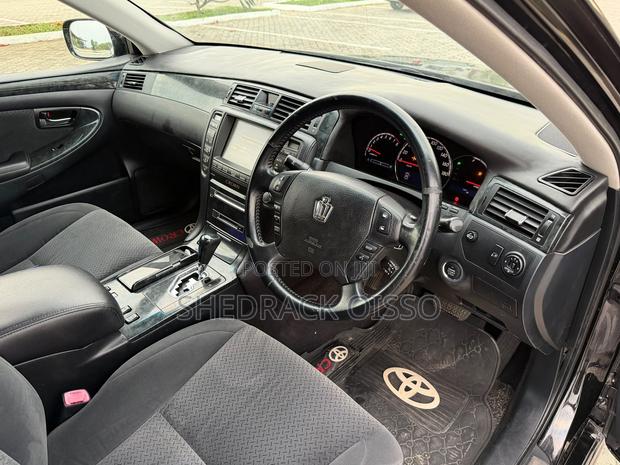 Toyota Crown 2006 Black