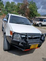 Toyota Hilux 2.5 D-4D 4X4 SRX 2011 White for sale