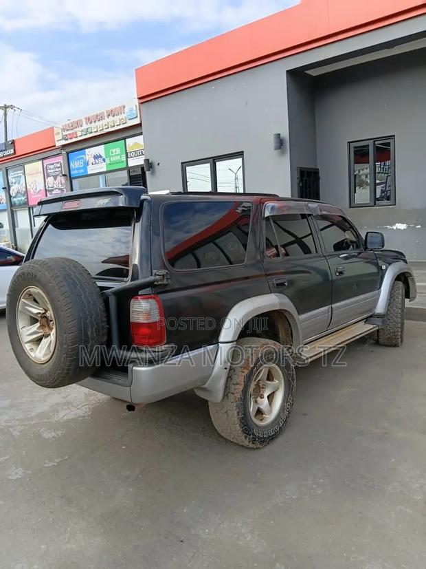 Toyota Hilux Surf 2002 Black