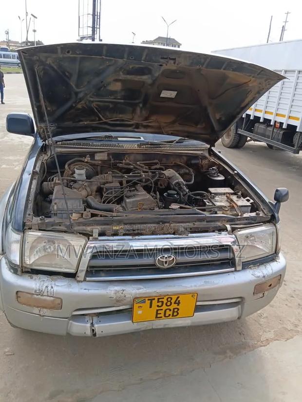 Toyota Hilux Surf 2002 Black