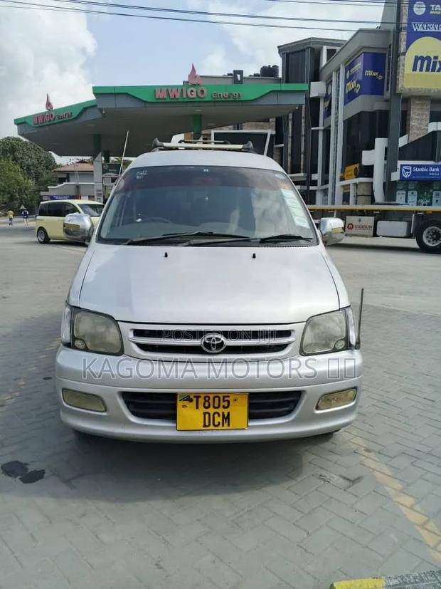 Toyota TownAce Noah 2000 Silver
