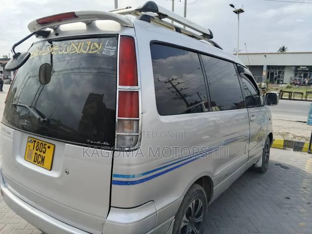 Toyota TownAce Noah 2000 Silver