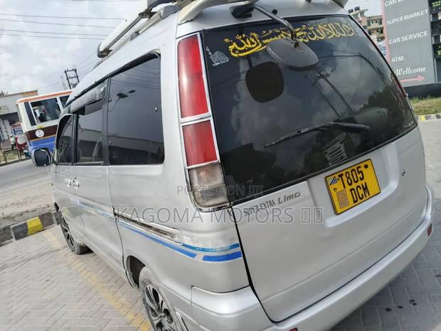 Toyota TownAce Noah 2000 Silver