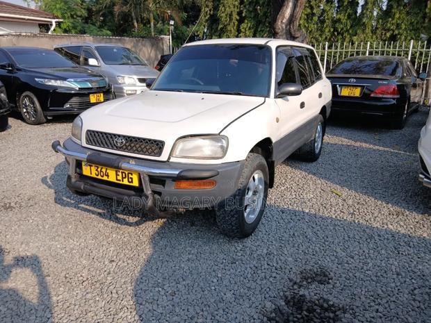 Toyota RAV4 1997 White