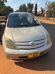 Toyota IST 2004 Gold for sale