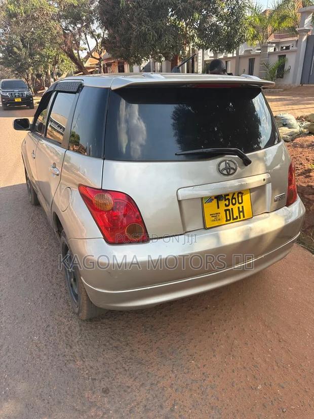 Toyota IST 2004 Gold