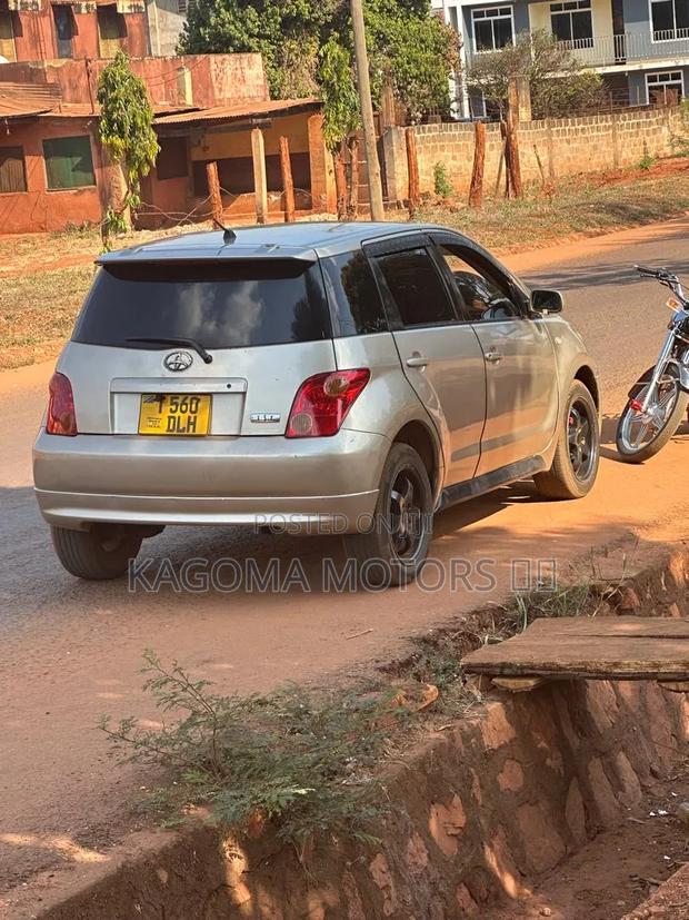 Toyota IST 2004 Gold