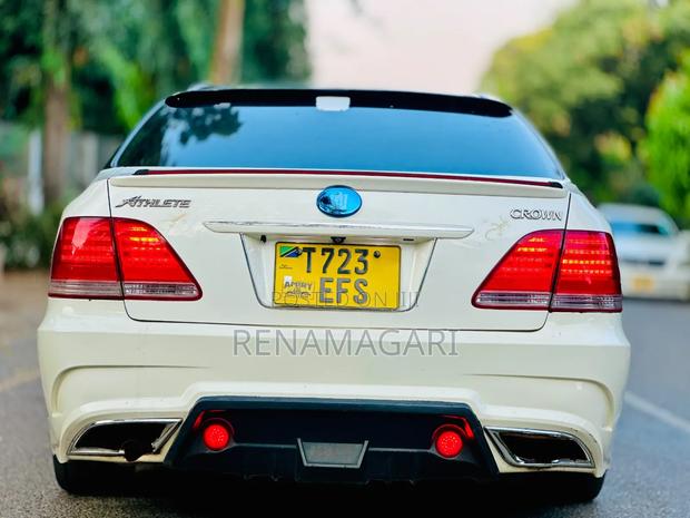 Toyota Crown 2006 White