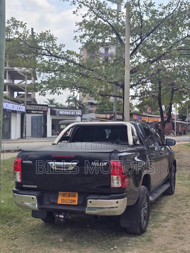 Toyota Hilux 2021 Black