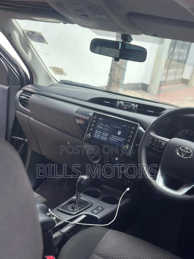 Toyota Hilux 2021 Black