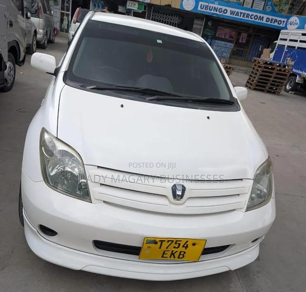 Toyota IST 2004 White