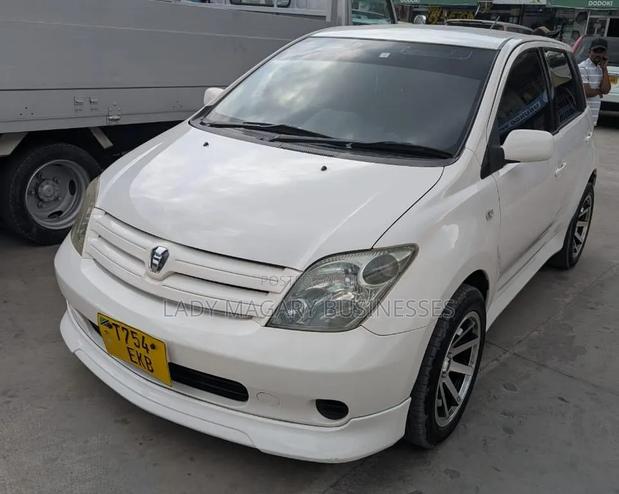 Toyota IST 2004 White