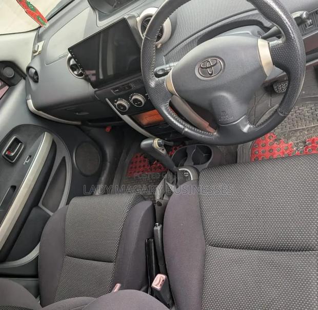 Toyota IST 2004 White