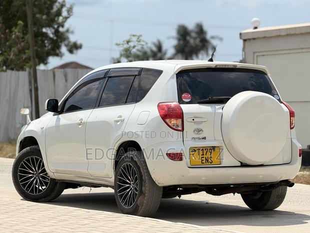Toyota RAV4 2008 White