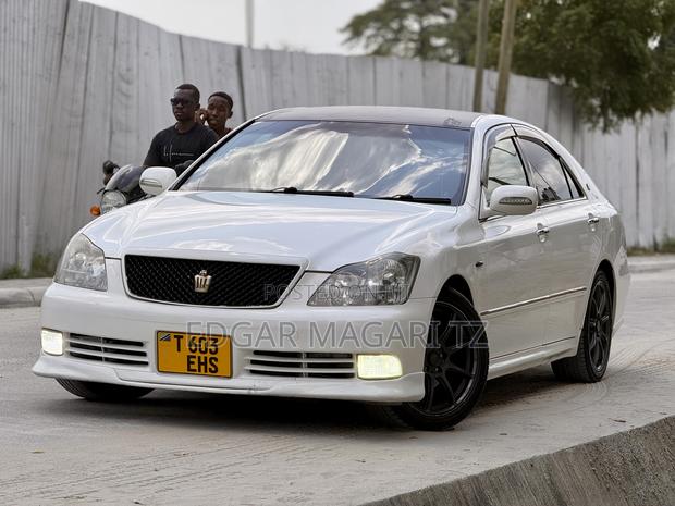 Toyota Crown 2007 White