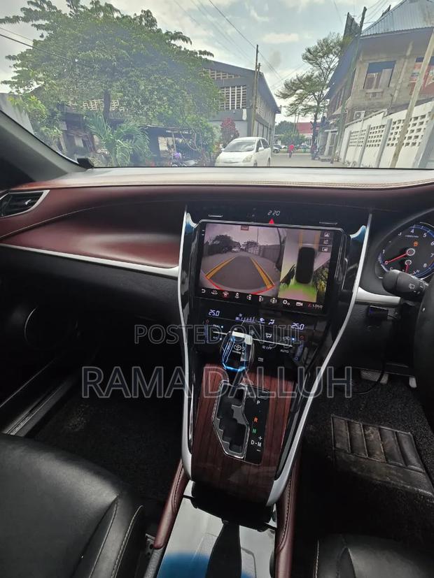 Toyota Harrier 2016 Silver