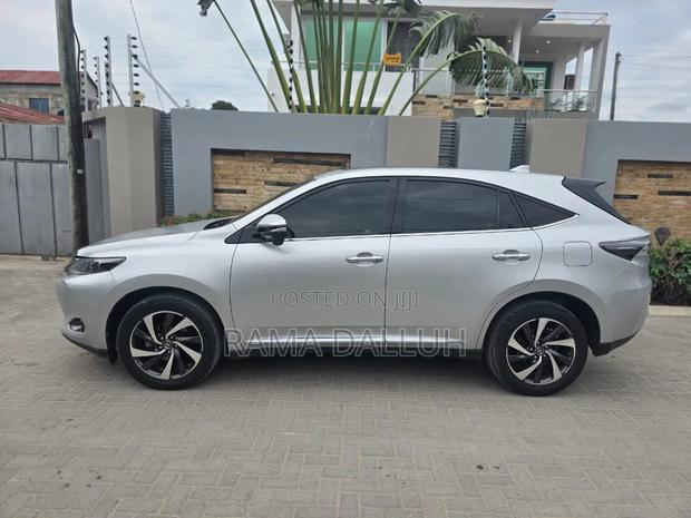 Toyota Harrier 2016 Silver