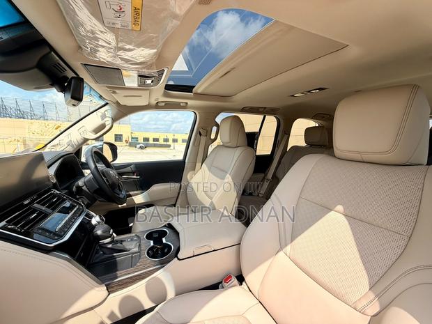 Toyota Land Cruiser LC300 2025 White