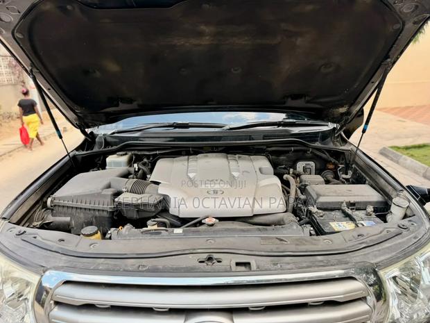 Toyota Land Cruiser 2010 Black