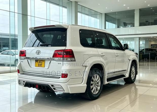Toyota Land Cruiser 2015 White