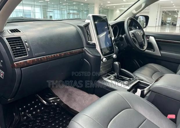 Toyota Land Cruiser 2015 White