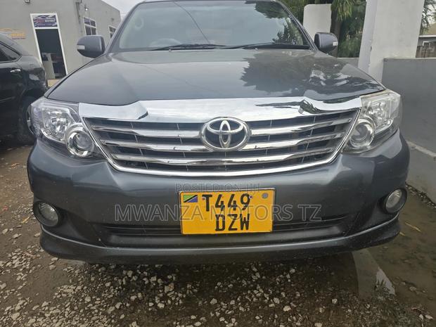 Toyota Fortuner 2013 Gray