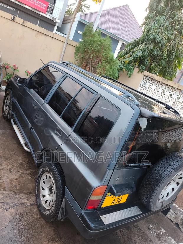 Suzuki Escudo 1998 Gray