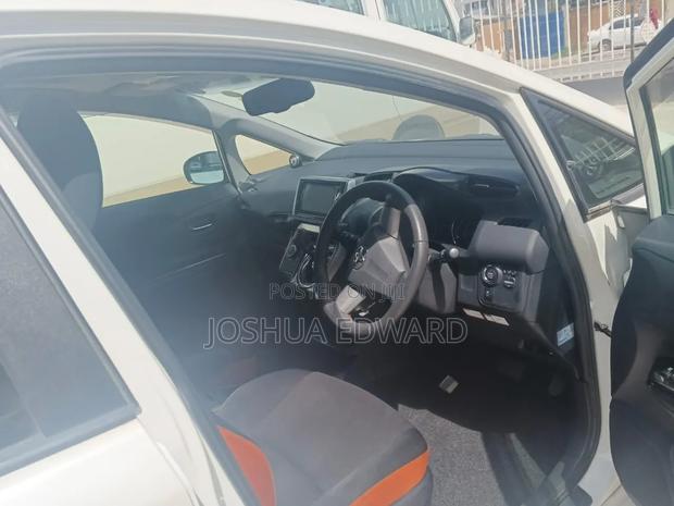 Toyota Wish 2013 White